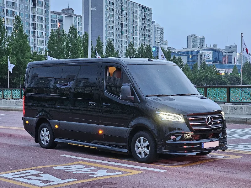 Микроавтобус Mercedes-Benz Sprinter Tourer